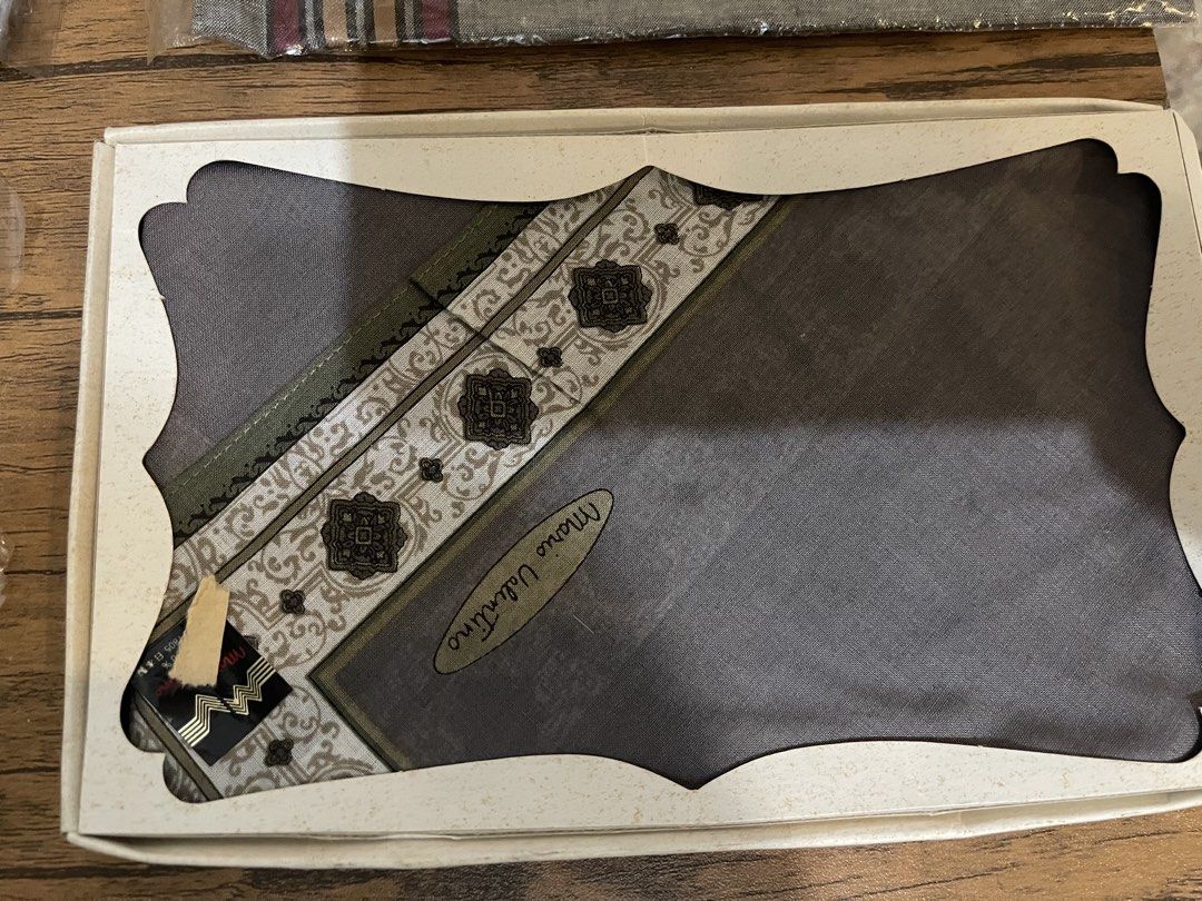 set 4 hanky (Category: Handkerchief & Pocket Squares) located in San Fernando. Submitted by dntjapansurpluselyu (Listing ID 1469286878, Image 2). Description: .