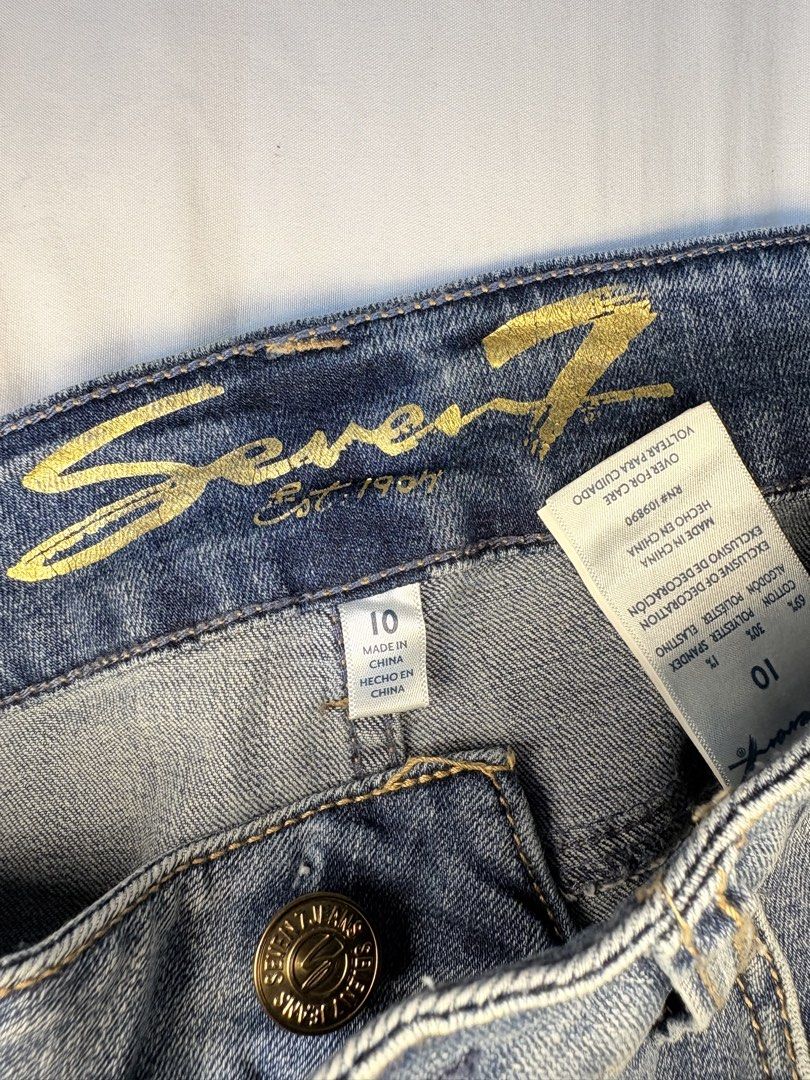 Seven7 Jeans Light Wash Raw Hem Size 10 (Category: Jeans) located in Manila. Submitted by thriftwithgem (Listing ID 1469253406, Image 2). Description: - Brand: Seven7 - Size: 10 - Wash: Light wash denim.