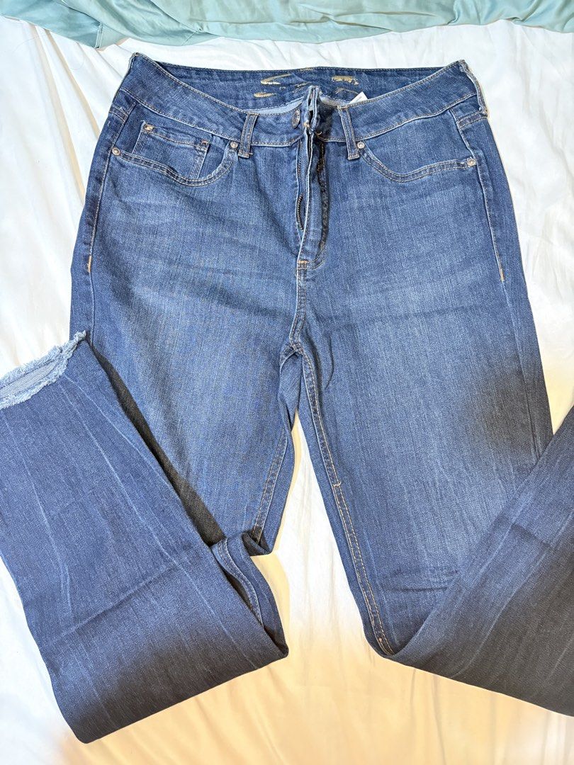 Seven 7 Jeans Blue Denim Pants Size 8 (Category: Jeans) located in Manila. Submitted by thriftwithgem (Listing ID 1469252310, Image 1). Description: - Brand: Seven 7 Jeans - Color: Dark blue - Size: 8 28-30 - Rise: Mid-rise with button closure and zippered fly .