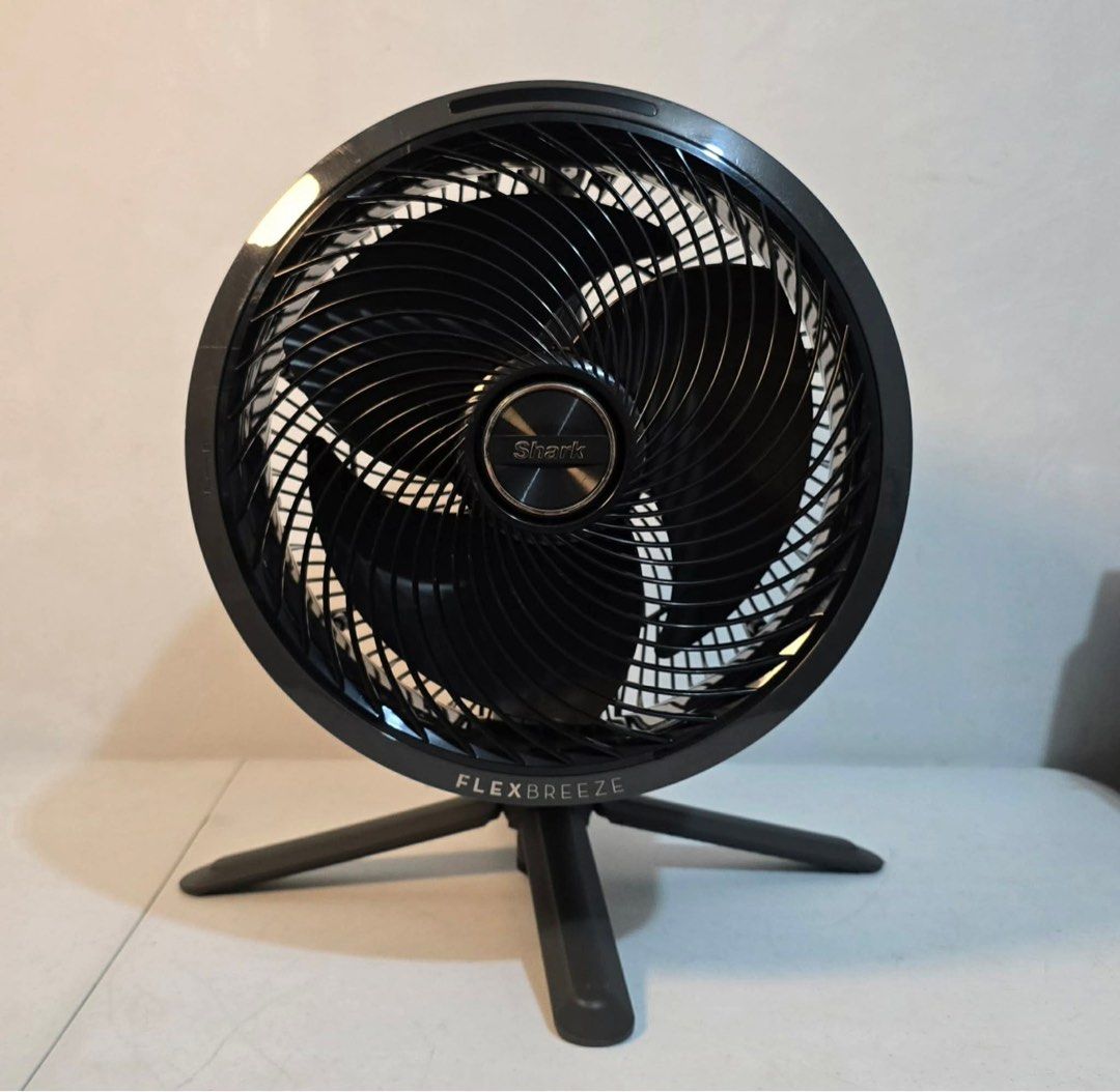 Shark Flex Breeze Fan (Category: Fans) located in Rizal. Submitted by mikz_1303 (Listing ID 1469261632, Image 3). Description: Shark Flex Breeze Fan Australian mall pull out Used as demo unit 220V Missing remote No issue All function working Location Taytay Rizal .