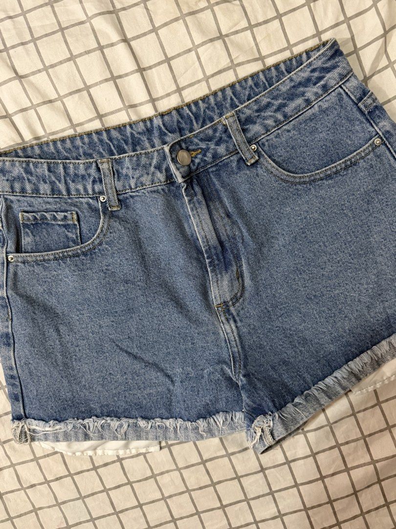 Shein denim highwaisted short (Category: Shorts) located in Quezon City. Submitted by pinkystrends.co (Listing ID 1469236947, Image 2). Description: .
