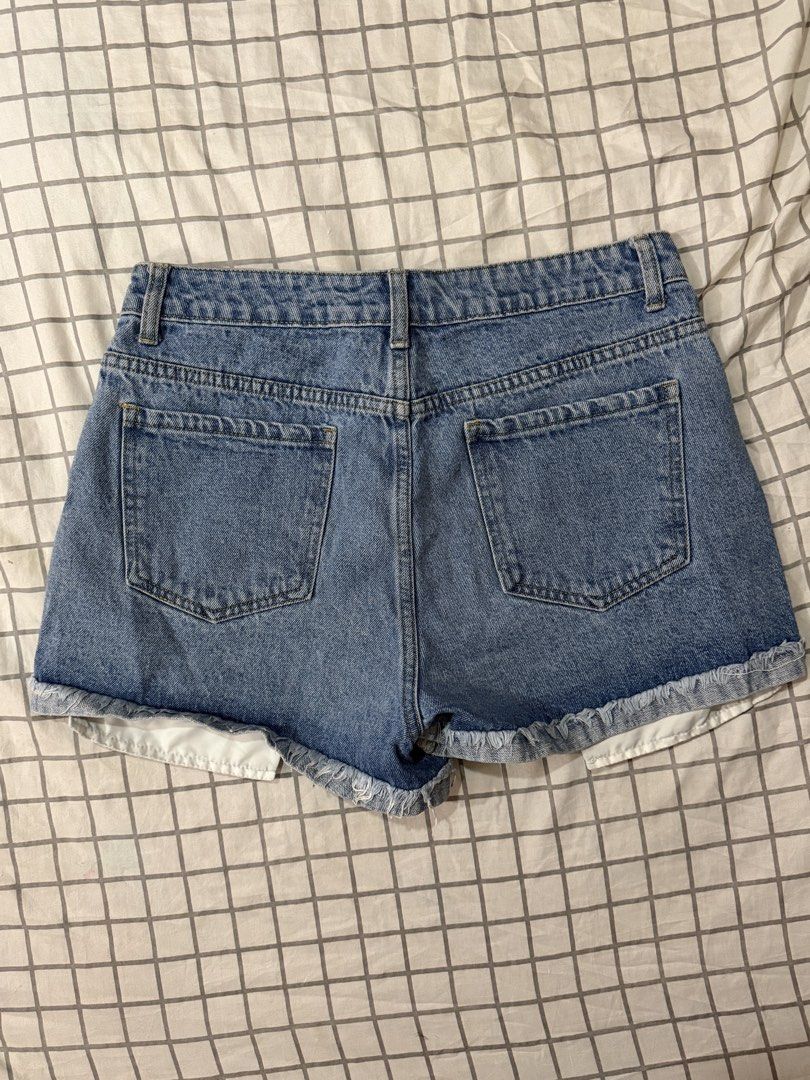 Shein denim highwaisted short (Category: Shorts) located in Manila. Submitted by pinkyswearshop2.0 (Listing ID 1469238390, Image 3). Description: .
