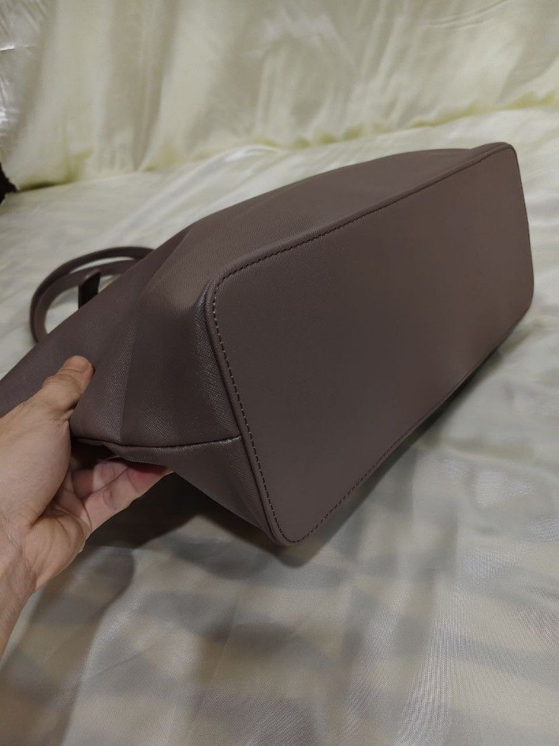 SHOULDER BAG 17/12" (Category: Shoulder Bags) located in Gamu. Submitted by 2022bagsbunny (Listing ID 1469210337, Image 3). Description: .