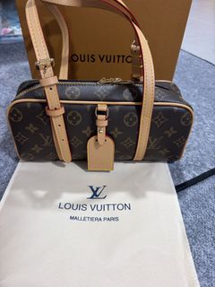 (Category: ) located in . Submitted by letsmile.closet (Listing ID 1469299090, Image 1). Description: .