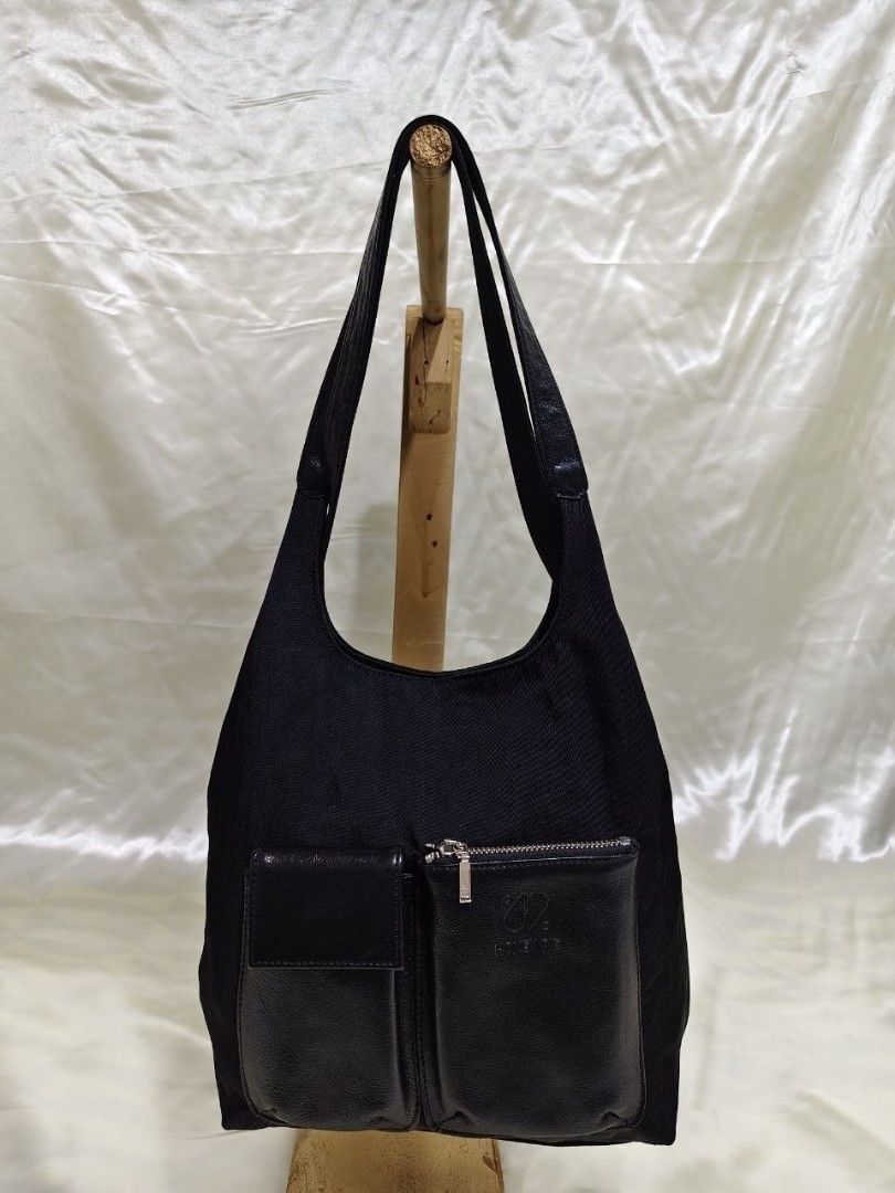 SHOULDER BAG / BAGPACK 9/11" (Category: Shoulder Bags) located in Gamu. Submitted by 2022bagsbunny (Listing ID 1469201963, Image 1). Description: .