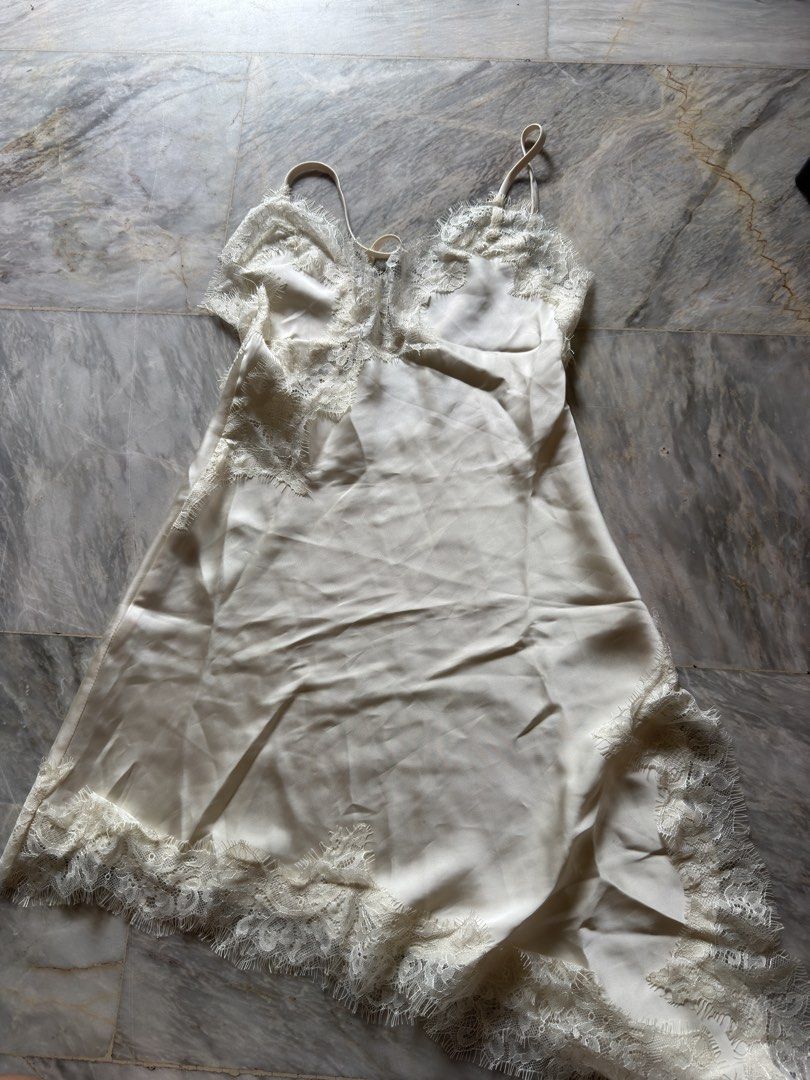 Silk Dress (Category: Dresses) located in Cainta. Submitted by veronicasdeclutter (Listing ID 1469174017, Image 1). Description: - never been used.