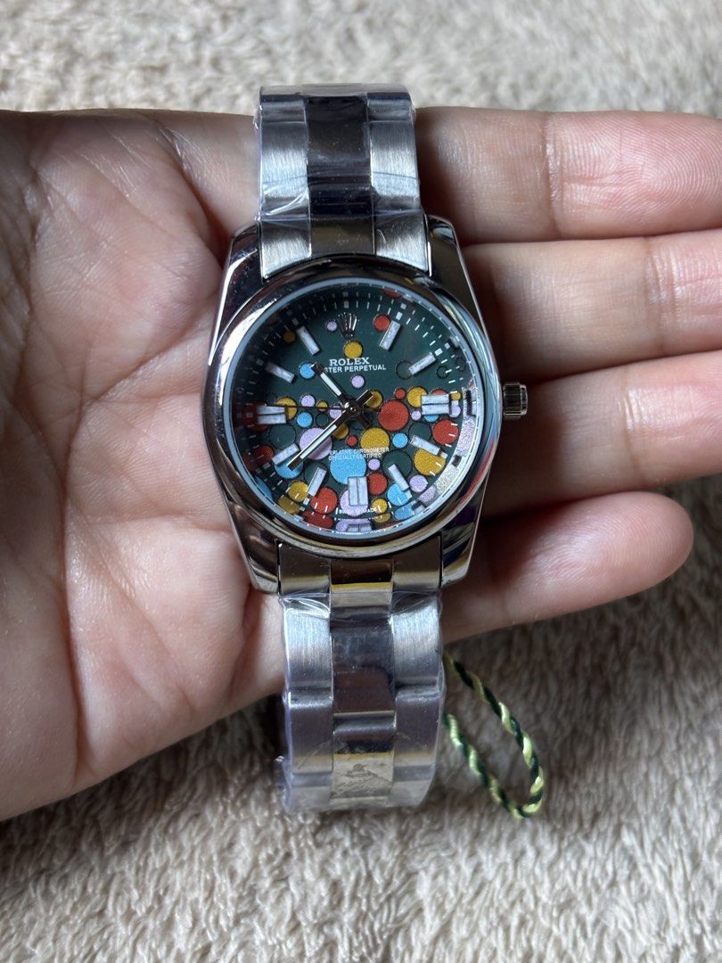 SilverWristWatch (Category: Women's Watches) located in Quezon City. Submitted by maryahscollections (Listing ID 1468305024, Image 3). Description: .