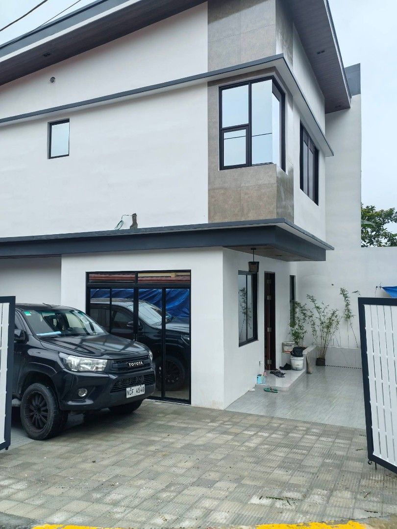 SINGLE ATTACHED CORNER LOT (Category: House & Lot) located in Rizal. Submitted by mayra74 (Listing ID 1469261172, Image 2). Description: QUEENSTOWN HEIGHTS 1, Maguey Road, San Luis 4BR SINGLE ATTACHED CORNER LOT LOT AREA: 113 SQM GROSS FLOOR Area 155sqm =================== Single Attached CORNER LOT w/ 4 Bedrooms and 2 Car garage ▪️Establishments: ✓ 3 km to Robinsons Place Antipolo ✓ 3.2km to Ynares Center ✓ 3.4km to Antipolo Cathedral ✓ 4.2km to