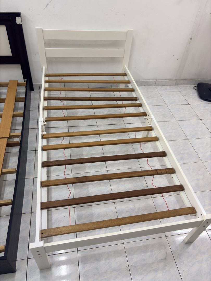 single bed (Category: Bed Frames & Mattresses) located in Kajang. Submitted by goodsdmy_secondhandshop (Listing ID 1469202686, Image 2). Description: secondhand. as is self pickup taman bukit mewah kajang / delivery lalamove .