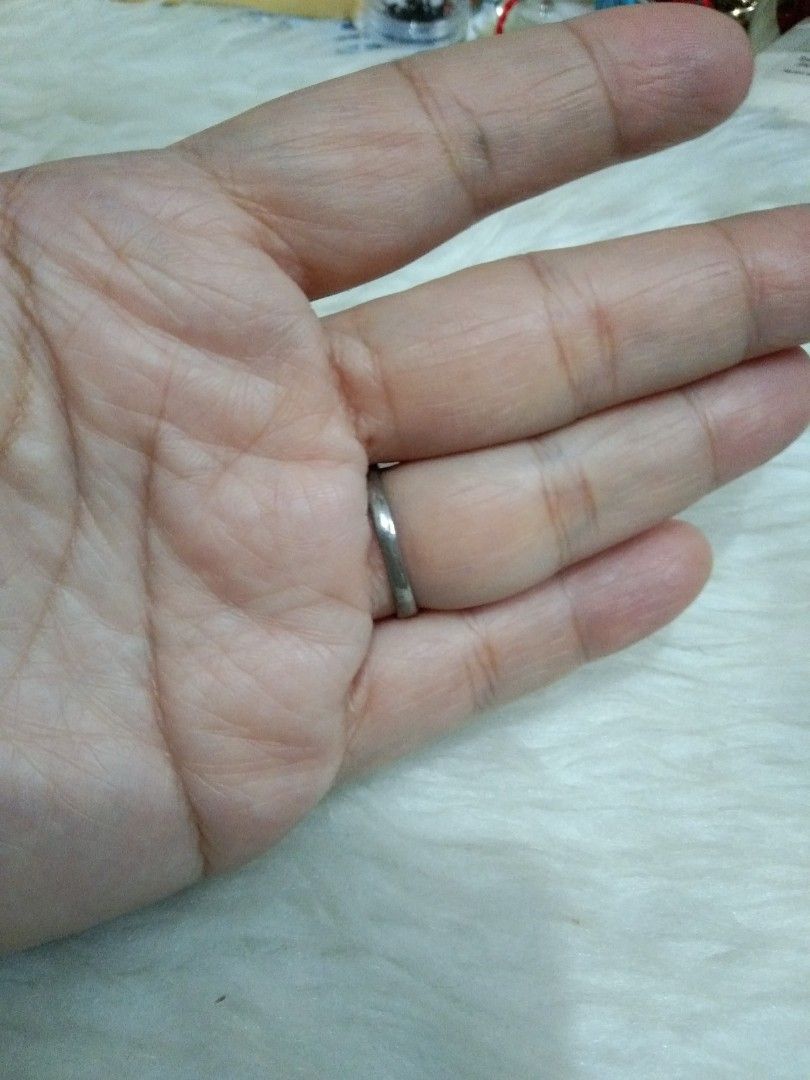 Size 8 stud ring (Category: Rings) located in Quezon City. Submitted by eidorableshop (Listing ID 1469392919, Image 3). Description: .