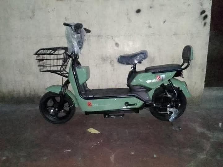 Sk gicin (Category: Bicycles) located in Manila. Submitted by saguittarian06 (Listing ID 1469334170, Image 3). Description: updated price Oct 2026 SK GICIN VERSION 2.0 E-BIKE W/ PEDAL ASSIST SPEEDOMETER & SIGNAL LIGHT- BEST SELLER 📌10k ✔️FREE SIDE MIRROR ✔️FREE ASSEMBLE & DEMO ✔️W/ CERTIFICATE OF OWNERSHIP Specifications: ▪️48v12ah original battery tianing ▪️350 Watts Brushless Hub Motor ▪️15-25Km Range ▪️35-45 Kph Speed ▪️14"x2.50" Tubeless Tir