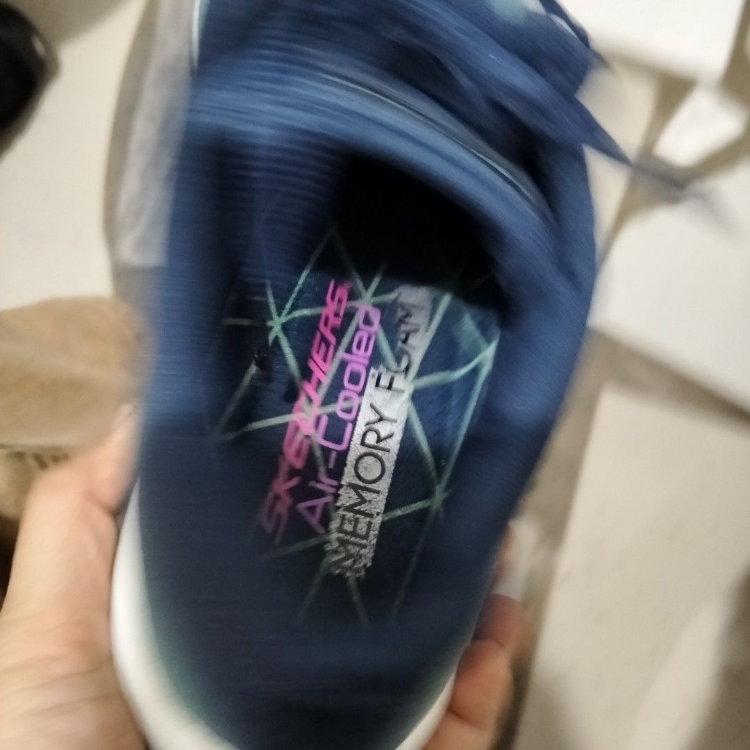 Skechers (Category: Sneakers) located in El Salvador. Submitted by francheskaukayukay (Listing ID 1469259635, Image 3). Description: size 6.5.