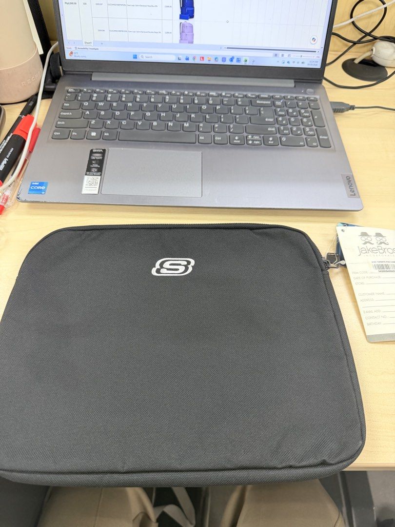 SKECHERS DOCUMENT POUCH (Category: Belt bags, Clutches and Pouches) located in Quezon City. Submitted by Kopiluck (Listing ID 1469189320, Image 3). Description: BRANDNEW WITH TAG SKECHERS POUCH MALL PULL OUT ALL ORIGINAL 200 PESOS EACH SIZE: 11” haba 9” Taas.
