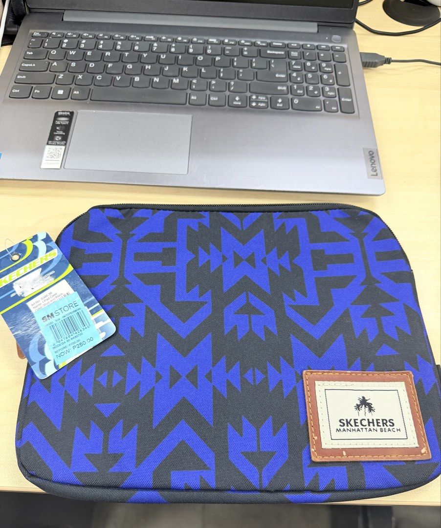 SKECHERS DOCUMENT POUCH (Category: Belt bags, Clutches and Pouches) located in Quezon City. Submitted by Kopiluck (Listing ID 1469189320, Image 1). Description: BRANDNEW WITH TAG SKECHERS POUCH MALL PULL OUT ALL ORIGINAL 200 PESOS EACH SIZE: 11” haba 9” Taas.