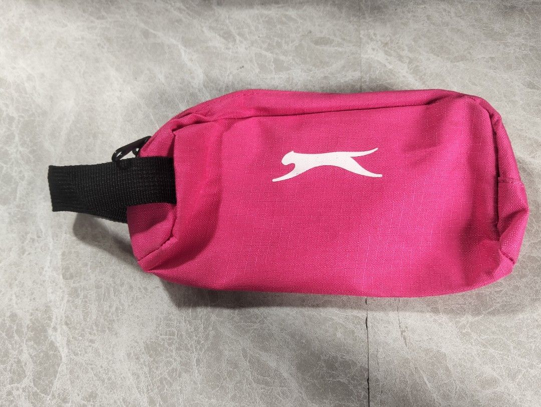 SLAZENGER ACCESSORY POUCH (Category: Looking For) located in Batangas. Submitted by amerie_store (Listing ID 1469390632, Image 1). Description: ◾WYSIWYG 🫟likenew condition 🔊Kindly visit & follow my FB page for more updated Toys,Aniks,etc...🤩 🌈👉AMERIE STORE👈🌈 📌Mine Now,Pay after invoice 📌No refund 📌MOP: Gcash 🚛 Shipping sched every Saturday only via Flash Express.