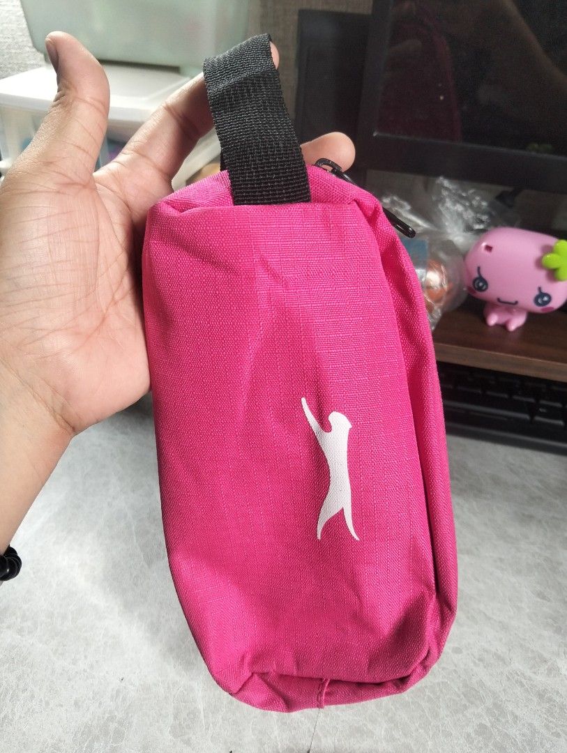 SLAZENGER ACCESSORY POUCH (Category: Looking For) located in Batangas. Submitted by amerie_store (Listing ID 1469390632, Image 2). Description: ◾WYSIWYG 🫟likenew condition 🔊Kindly visit & follow my FB page for more updated Toys,Aniks,etc...🤩 🌈👉AMERIE STORE👈🌈 📌Mine Now,Pay after invoice 📌No refund 📌MOP: Gcash 🚛 Shipping sched every Saturday only via Flash Express.
