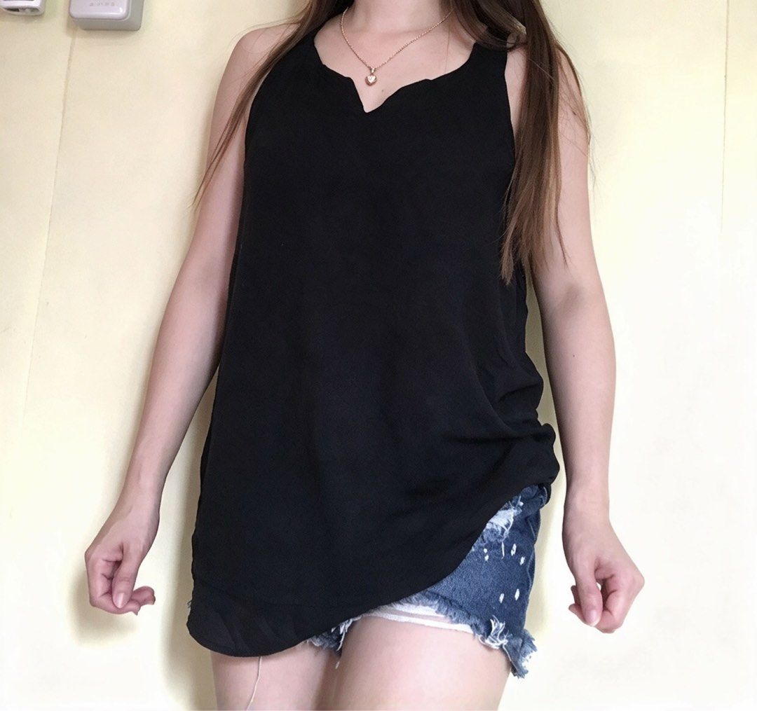 sleeveless top Large (Category: Others Tops) located in Noveleta. Submitted by prelovedmylabs (Listing ID 1469200829, Image 1). Description: in excellent condition.