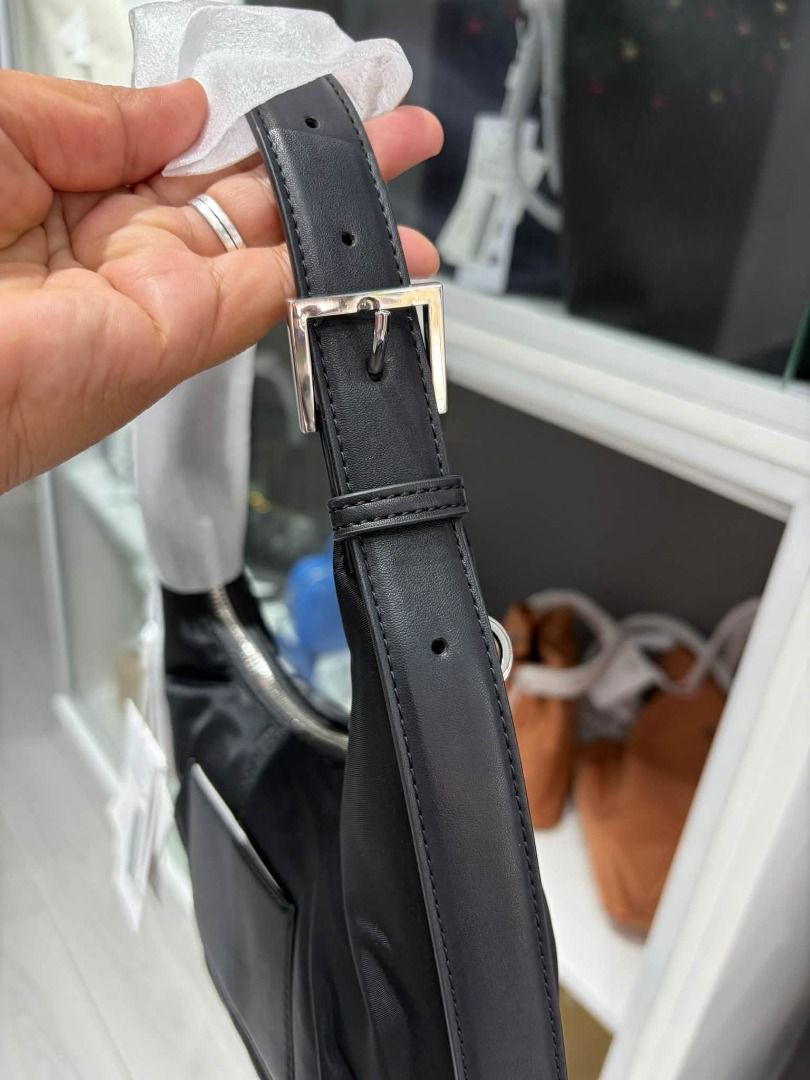 Small Moon Bag Black (Category: Shoulder Bags) located in Rizal. Submitted by hiraya16 (Listing ID 1469227183, Image 3). Description: Onhand ready to ship +SF only J&T.