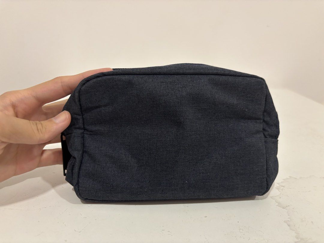 Small Pouch Bag (Category: Purses & Pouches) located in Kuala Lumpur. Submitted by nguyuling (Listing ID 1469202221, Image 1). Description: .