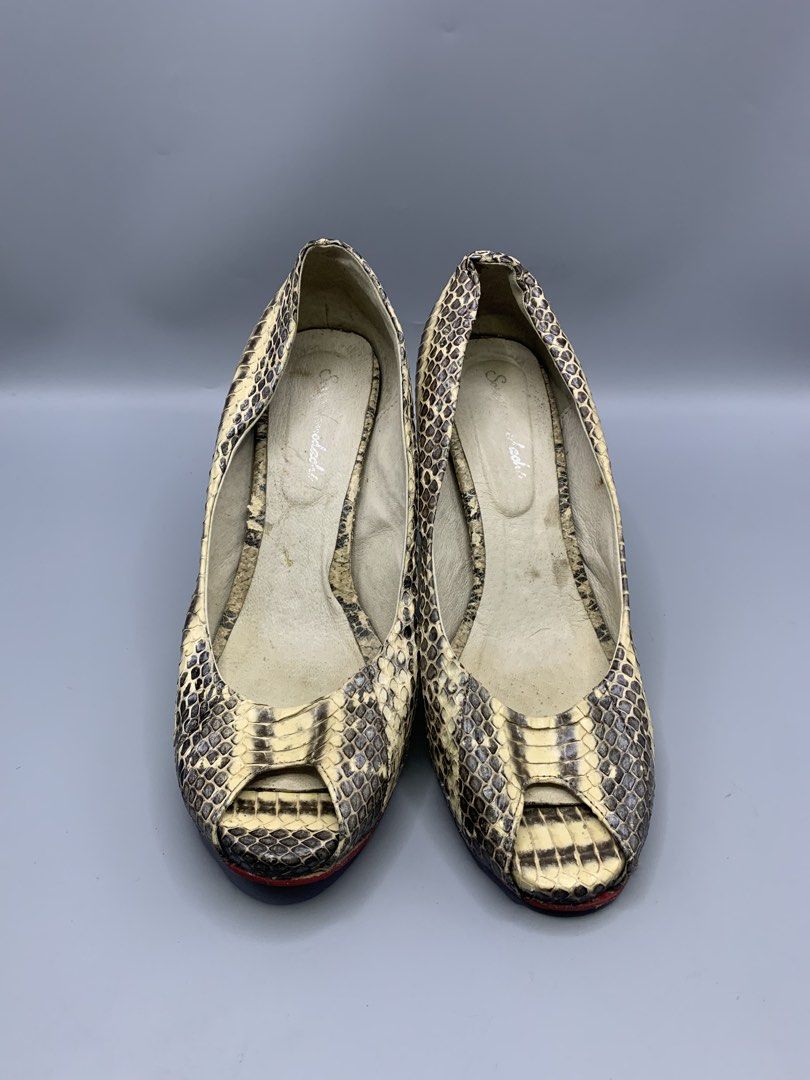 SNAKESKIN HEELS WOMENS (Category: Heels) located in Bulacan. Submitted by ridersthrift_ph (Listing ID 1469224652, Image 1). Description: In Great Condition With signs of usage size 37 Authentic Gcash or Bank Payment Bulacan 📍.