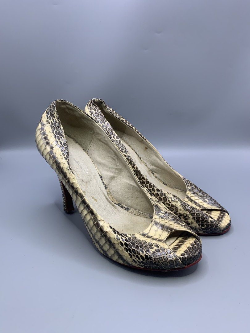 SNAKESKIN HEELS WOMENS (Category: Heels) located in Bulacan. Submitted by ridersthrift_ph (Listing ID 1469224652, Image 2). Description: In Great Condition With signs of usage size 37 Authentic Gcash or Bank Payment Bulacan 📍.