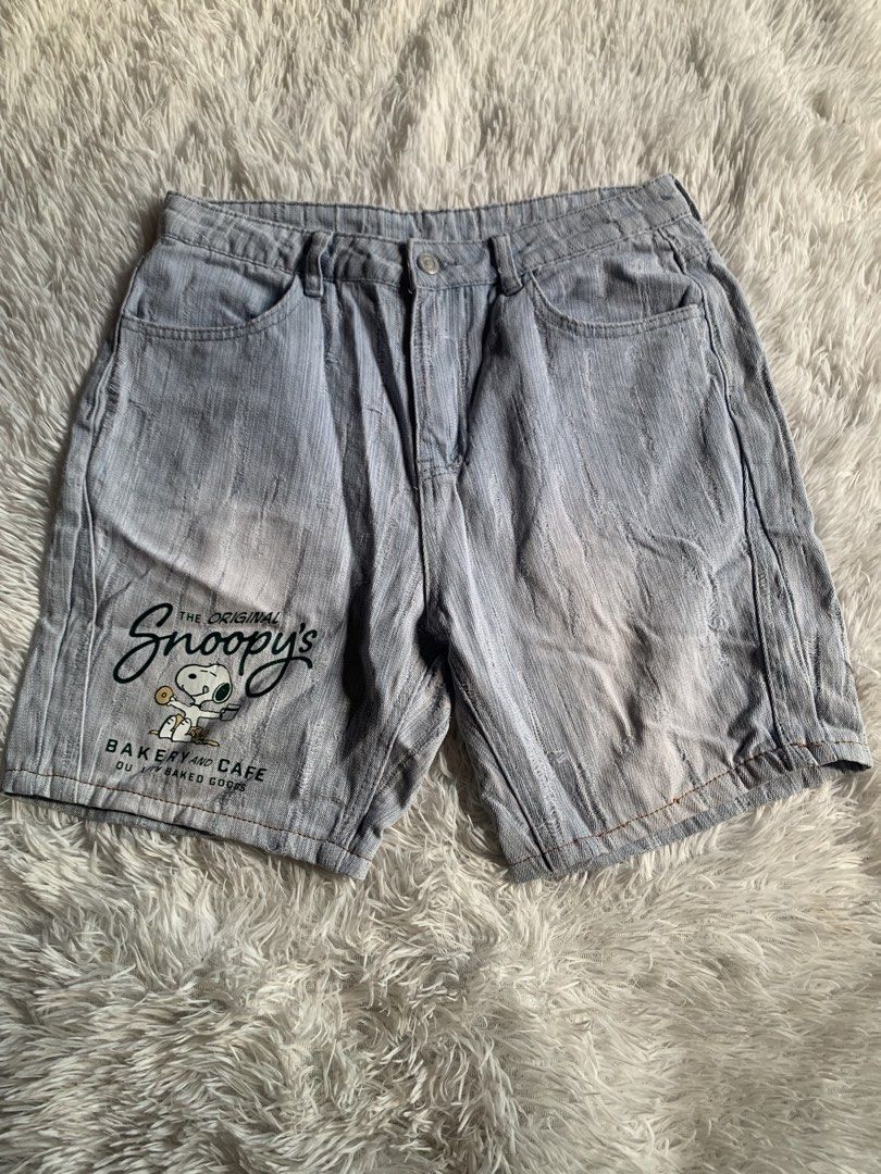 Snoopy denim short (Category: Jeans) located in Cebu City. Submitted by venomouswhisk (Listing ID 1469165279, Image 1). Description: - Style: Casual light wash denim jeans - Color: Classic light blue - Size: XL (170/74A) - Fit: Comfortable for everyday wear - Easy to style with basic tees and sneakers 💌 Dm me for more photos MOP:Gcash MOD:J&t.