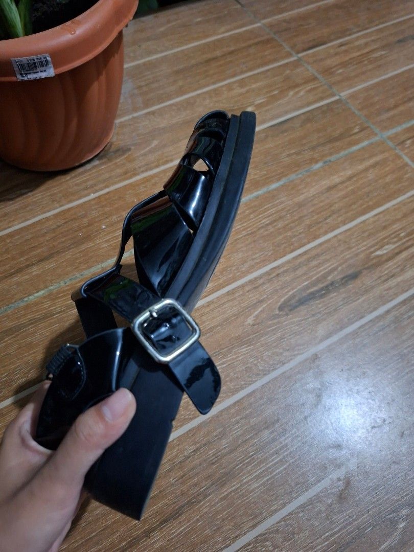 Sofab! Ricardo Flat Sandals (Category: Flats & Sandals) located in Makati City. Submitted by sincerlykimberly (Listing ID 1468793426, Image 2). Description: .