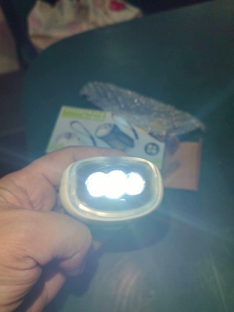 Solar Dynamo LED Light (Category: Lighting) located in Cebu City. Submitted by dudes_villanueva (Listing ID 1469196791, Image 3). Description: Solar Dynamo LED Light Brand New - Working as is.
