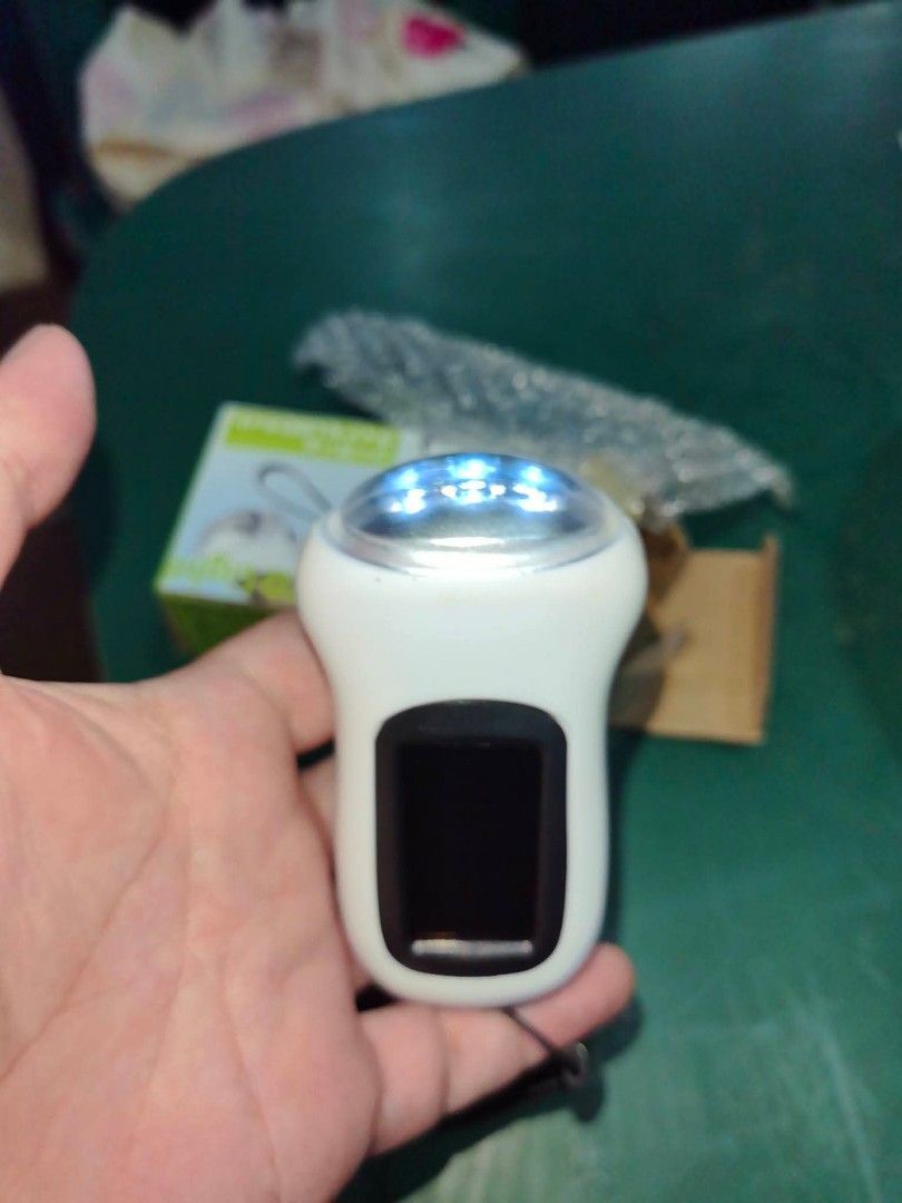 Solar Dynamo LED Light (Category: Lighting) located in Cebu City. Submitted by dudes_villanueva (Listing ID 1469196791, Image 2). Description: Solar Dynamo LED Light Brand New - Working as is.