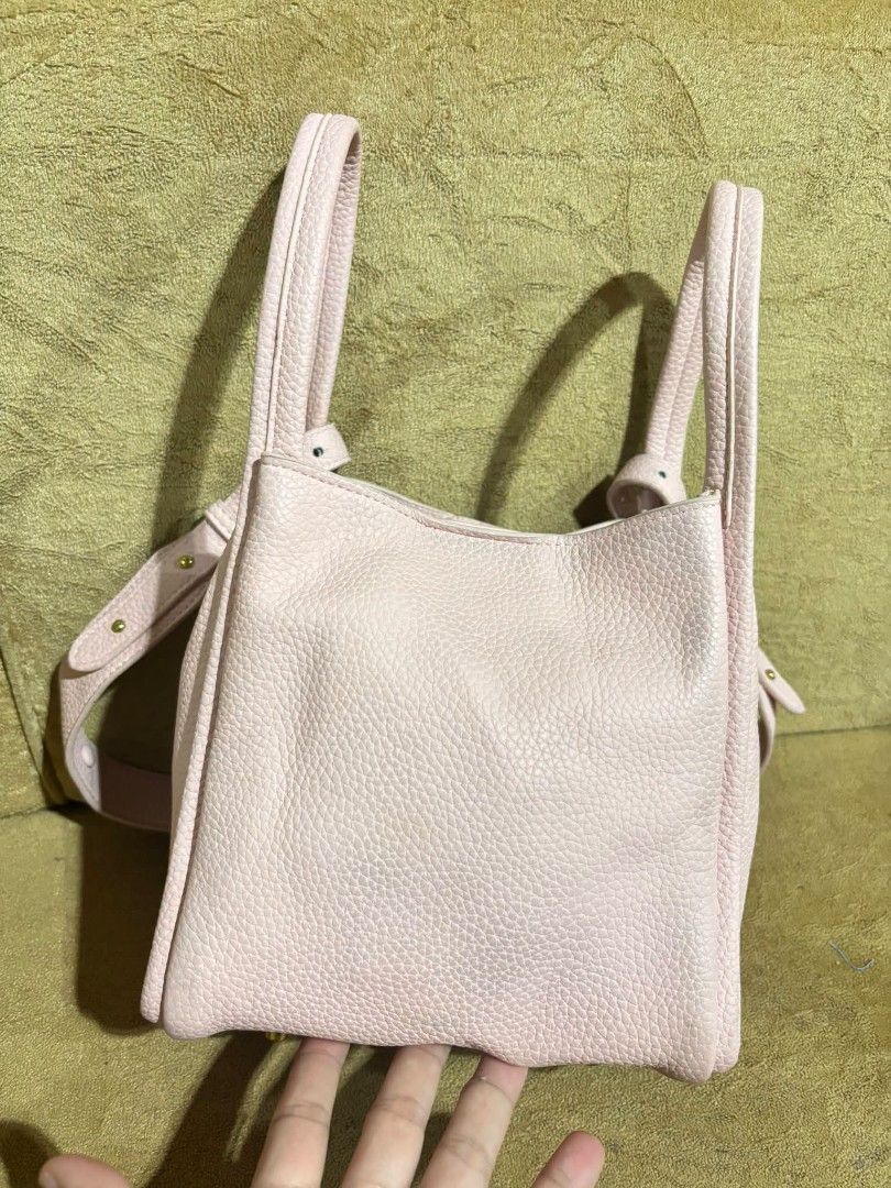 Songmont (Category: Shoulder Bags) located in Dumaguete. Submitted by camillaolshoppe2 (Listing ID 1469333709, Image 3). Description: songmont ♥️ excellent condition Actual color pink.