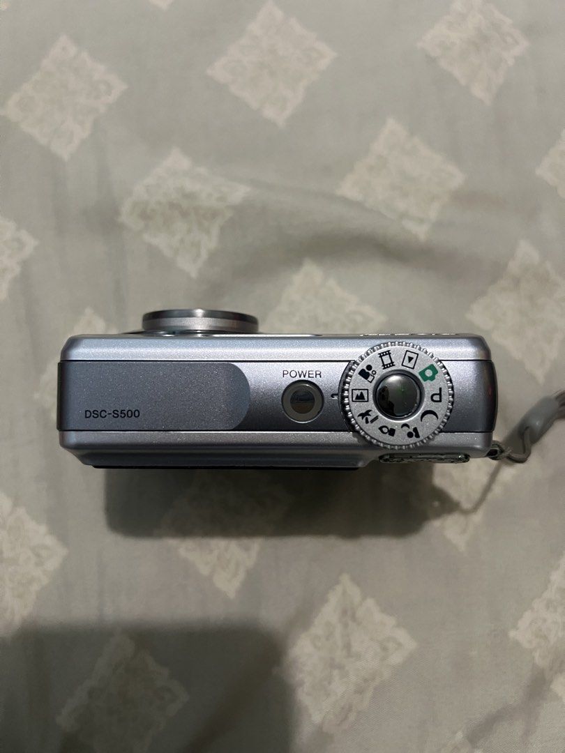 SONY CYBERSHOT DSC-S500 (Category: Cameras) located in Davao. Submitted by christiananova (Listing ID 1469380198, Image 3). Description: ⚠️NOT SURE IF WORKING⚠️ ⚠️GOOD FOR PARTS OR DISPLAY⚠️ Not sure if this is still repairable, selling it as is Preferably meet up within davao to be safe. if shipping outside davao, strictly payment first.