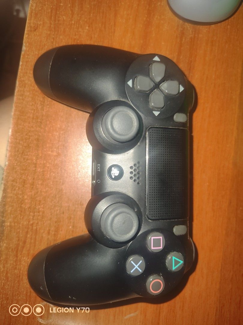 2 Sony DualShock 4 Wireless Controllers PS4 Black and Red (Category: Controllers) located in Manila. Submitted by adr14nbati25392 (Listing ID 1469180067, Image 1). Description: Wala ng PS4 pero can send vid na working thru gamepad idk if may stick drift NEGOTIABLE .