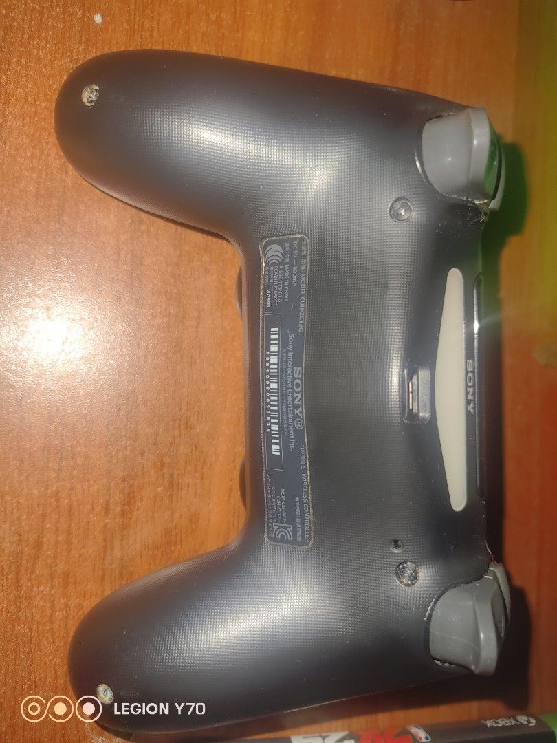 2 Sony DualShock 4 Wireless Controllers PS4 Black and Red (Category: Controllers) located in Manila. Submitted by adr14nbati25392 (Listing ID 1469180067, Image 3). Description: Wala ng PS4 pero can send vid na working thru gamepad idk if may stick drift NEGOTIABLE .