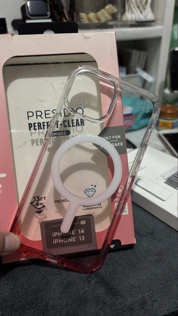 Speck iphone 13/14 (Category: Cases & Sleeves) located in Paranaque City. Submitted by prelovedph2019 (Listing ID 1469237927, Image 2). Description: FITS IPHONE 15 ORIGINAL GOOD CONDITION .