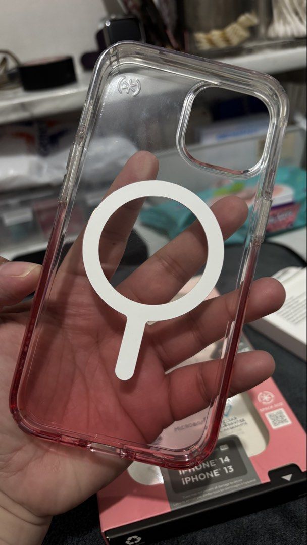 Speck iphone 13/14 (Category: Cases & Sleeves) located in Paranaque City. Submitted by prelovedph2019 (Listing ID 1469237927, Image 3). Description: FITS IPHONE 15 ORIGINAL GOOD CONDITION .