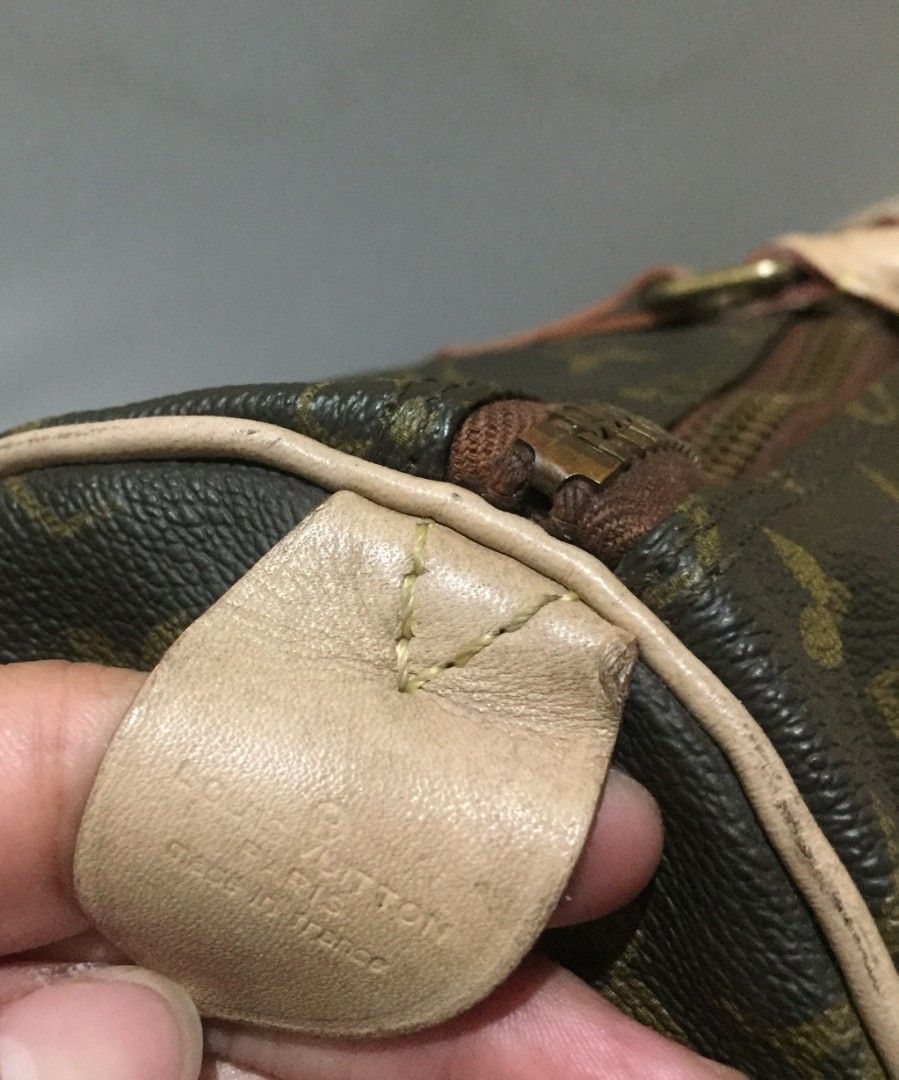 LV Speedy Bandoulière 35 (Category: Luxury Bags & Wallets) located in Bulacan. Submitted by assorted.items (Listing ID 1469264482, Image 3). Description: Speedy 30 Monogram DETAILS: - Size: 30cm (classic Speedy) - Material: Monogram canvas - Hardware: Brass / ECLAIR zipper with LV rivet (see photo #6) - Stamp: LOUIS VUITTON PARIS made in france on leather tab - Lining: Brown canvas, 1 open interior, no pocket - vintage style CONDITION: - Preloved