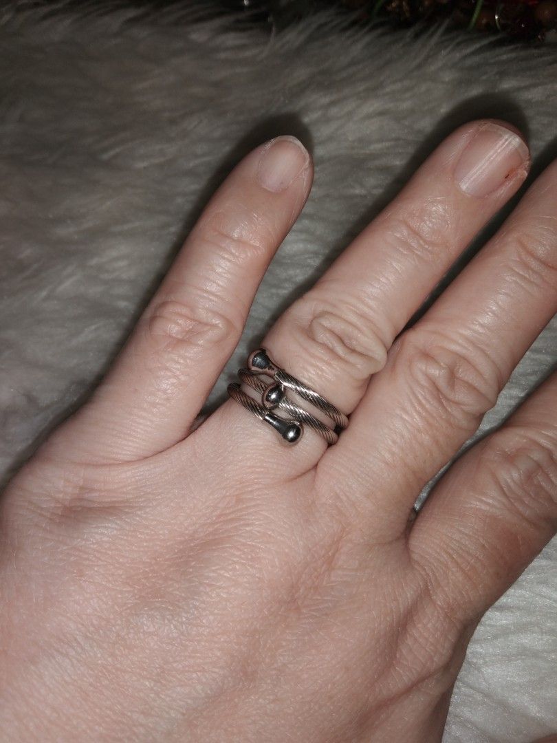 Spiral coil ring size 8 (Category: Rings) located in Quezon City. Submitted by eidorableshop (Listing ID 1469393050, Image 2). Description: .