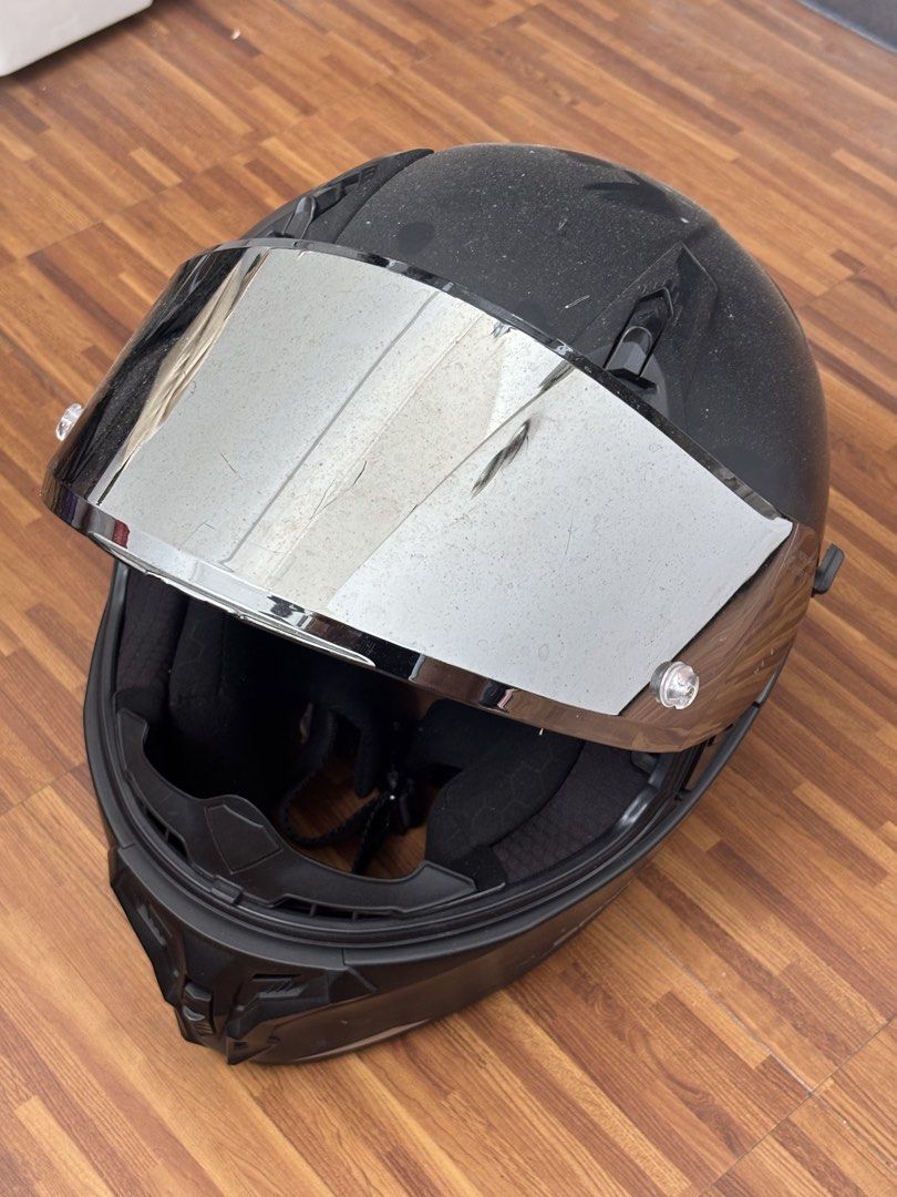 Spyder Full Face Helmet (Category: Helmets and other Riding Gears) located in Manila. Submitted by vanillatwilightt (Listing ID 1469187197, Image 3). Description: Negotiable - Barely Used RFS - Relocating (and sold Motorcycle) .