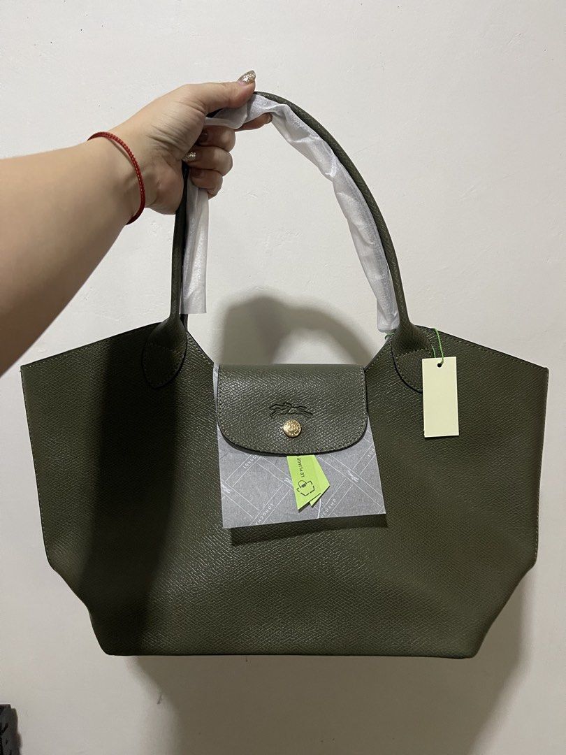 Standalone Olive green leather Lc (Category: Luxury Bags & Wallets) located in Antipolo. Submitted by hideoutcloset88 (Listing ID 1469317098, Image 1). Description: Bnew Witg tag .