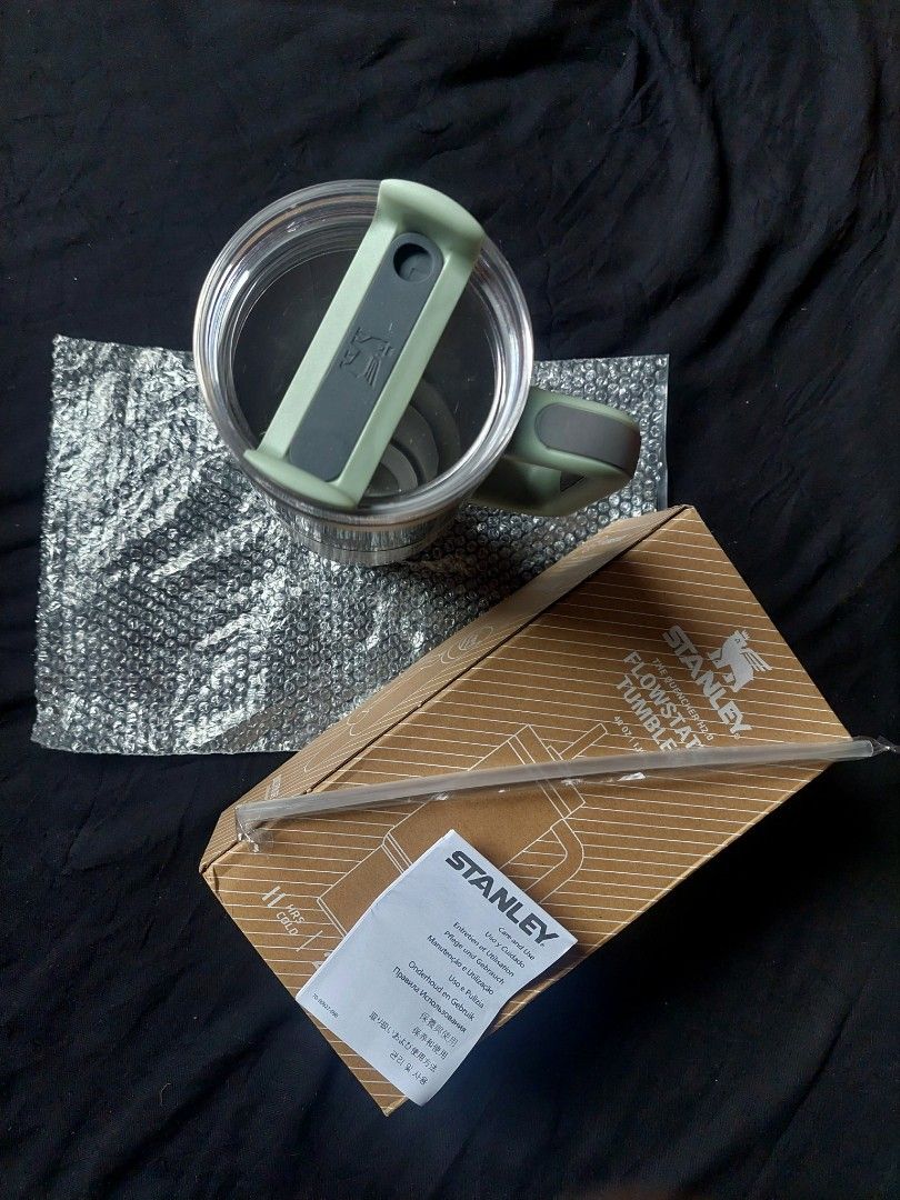 Stanley Glossy Marble 40 oz Quencher (Category: Water Bottles & Tumblers) located in Manila. Submitted by ashibambum_05 (Listing ID 1469236602, Image 3). Description: Brandnew Inclusions: Straw, manual, og box SRP sa mall 3k, SAME QUALITY.