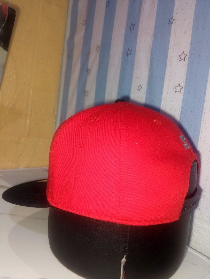 Starter Black Label Las Vegas Raiders Cap (Category: Caps & Hats) located in Manila. Submitted by frenchieal71480 (Listing ID 1469210067, Image 3). Description: - Authentic Starter Black Label Las Vegas Raiders snapback hat - Striking red crown with a sleek black flat brim - Bold silver embroidered Raiders lettering across the front - Classic team shield patch on the side - Adjustable snap closure for a comfortable fit - Original sticker still at
