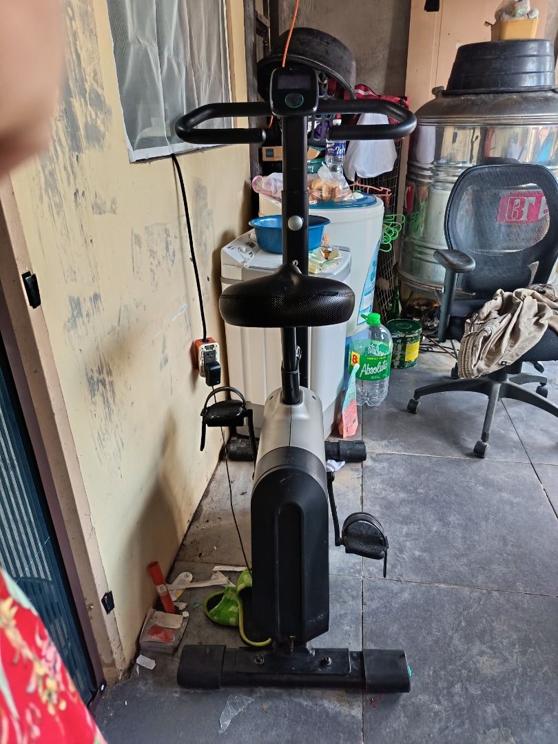 Stationary bike (Category: Other Sports Equipment and Supplies) located in Caloocan City. Submitted by peraparamabuhay (Listing ID 1469304058, Image 3). Description: .
