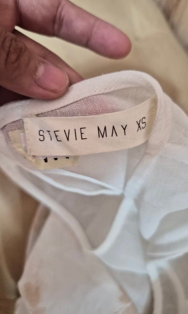 Stevie May Dress (Category: Dresses) located in San Andres. Submitted by helpmedeclutter08 (Listing ID 1469335997, Image 2). Description: Xs on tag. Can fit up to medium.