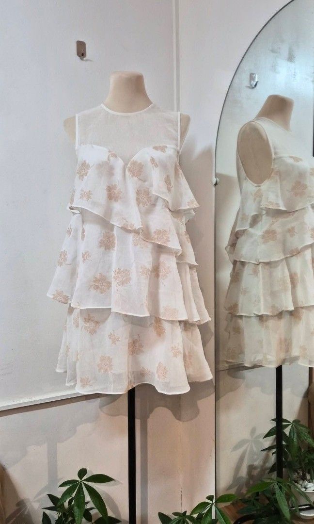 Stevie May Dress (Category: Dresses) located in San Andres. Submitted by helpmedeclutter08 (Listing ID 1469335997, Image 1). Description: Xs on tag. Can fit up to medium.