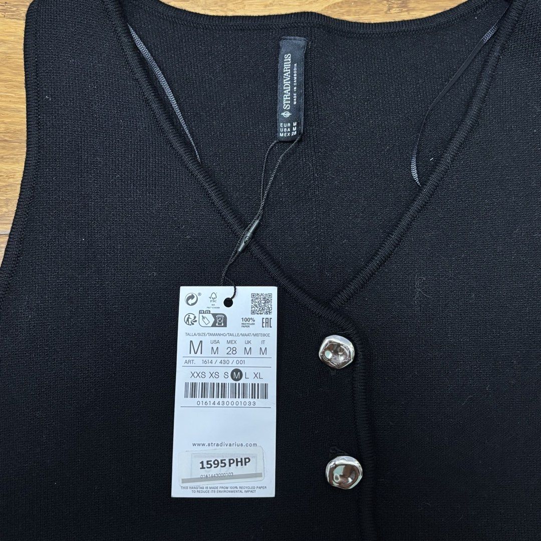 Stradivarius Black Vest (Category: Sleeveless) located in Manila. Submitted by floraltones (Listing ID 1469222223, Image 2). Description: STRADIVARIUS Black V-neck Vest • Bnew & never worn • Super comfy & stylish! • Also comes in denim blue :).