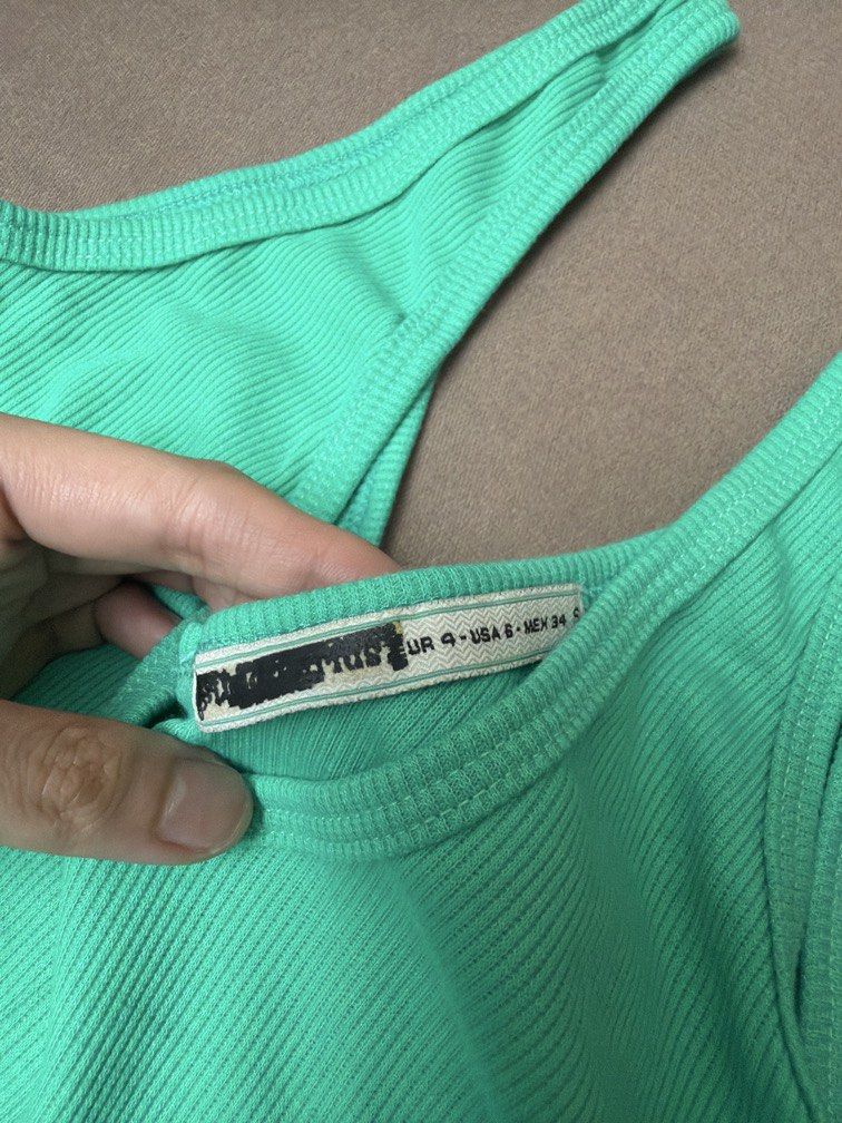 Stradivarius Green Cropped Top (Category: Sleeveless) located in Las Pinas. Submitted by thealyssacloset (Listing ID 1469214891, Image 2). Description: .
