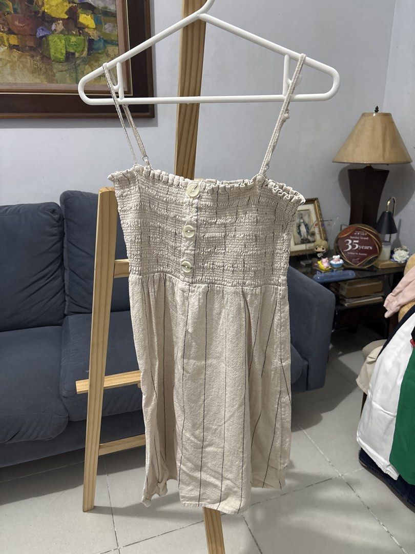 Stradivarius Summer Dress (Category: Dresses) located in Makati City. Submitted by aliyahspreloved (Listing ID 1469254916, Image 1). Description: .
