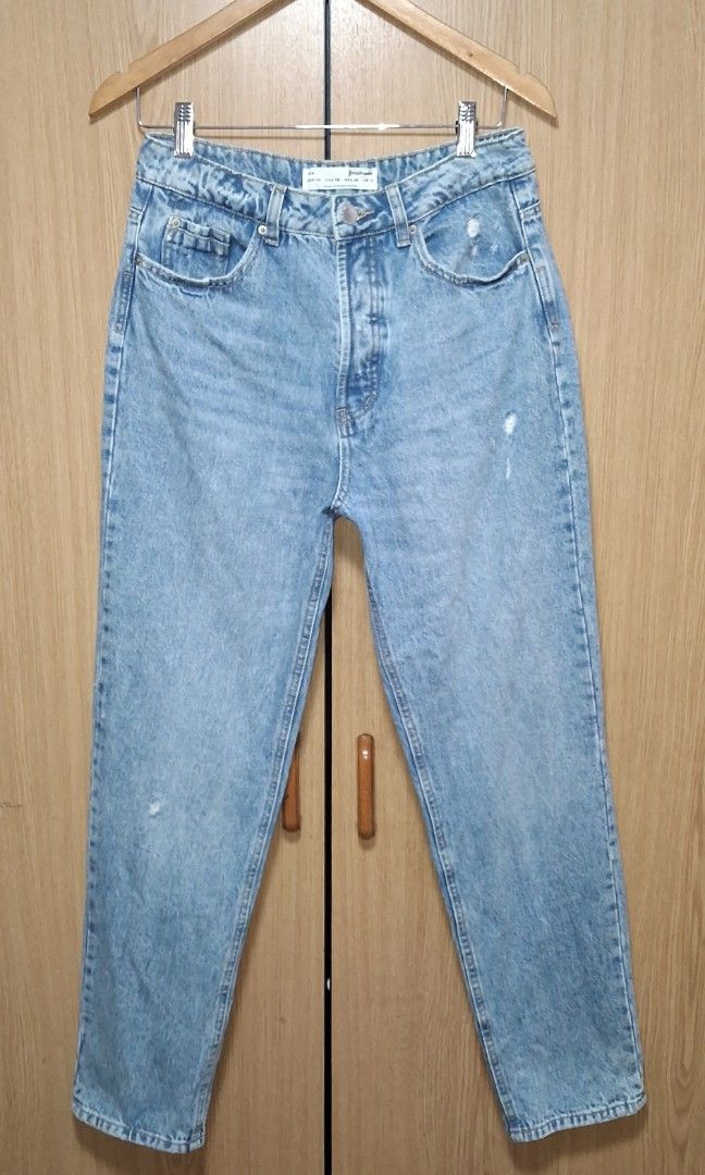 Stradivarous Mom Jeans (Category: Jeans) located in Cebu City. Submitted by cebuanamomshies (Listing ID 1469322364, Image 2). Description: W30-31 Rise 12 inseam 28.5 High-rise Button fly blue denim Tapered relaxed fit.