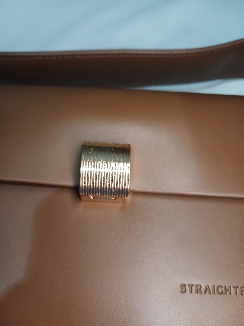 Straightforward DVL Cedar Hand Bag / Sling Bag (Category: Shoulder Bags) located in Mandaluyong City. Submitted by carmelaelizalde (Listing ID 1469308386, Image 3). Description: Removable Sling Can be handbag or sling Brandnew! Perfect as Christmas gift .