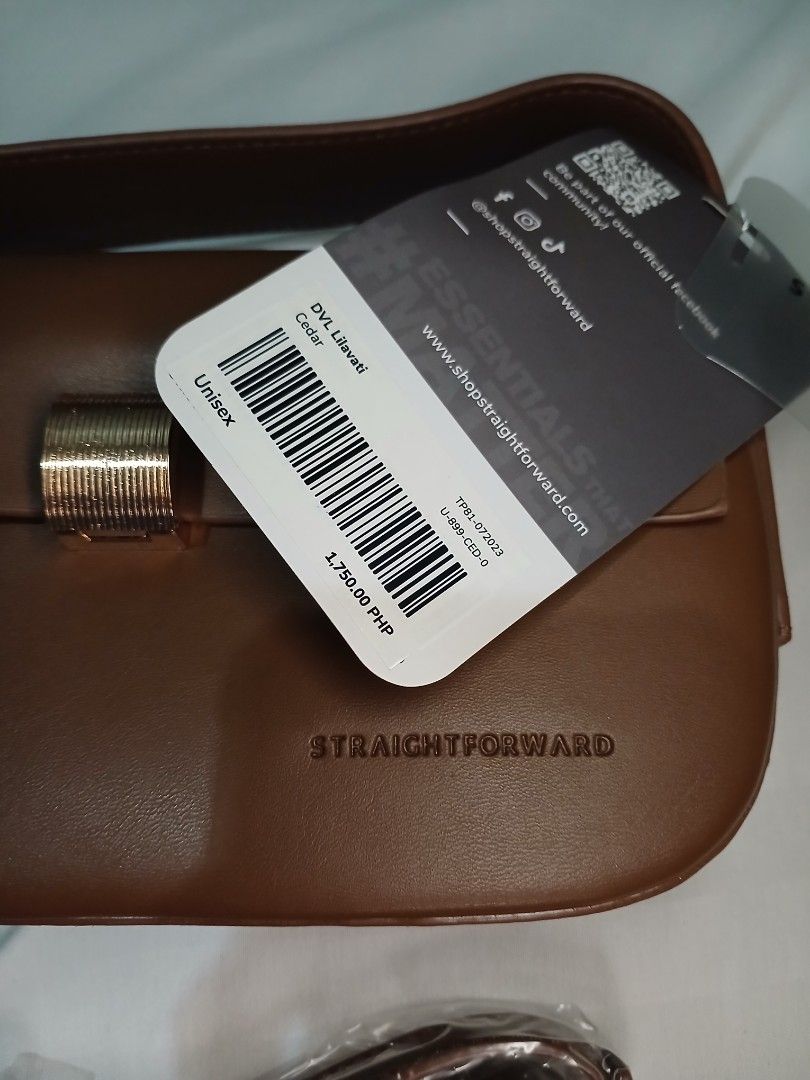 Straightforward DVL Cedar Hand Bag / Sling Bag (Category: Shoulder Bags) located in Mandaluyong City. Submitted by carmelaelizalde (Listing ID 1469308386, Image 2). Description: Removable Sling Can be handbag or sling Brandnew! Perfect as Christmas gift .